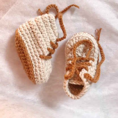 HANDGESTRICKTE BABYSCHÜSSEL