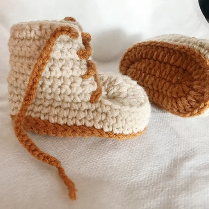 HANDGESTRICKTE BABYSCHÜSSEL