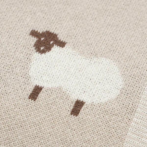 GESTRICKTE DECKE MIT SCHAFSMOTIV