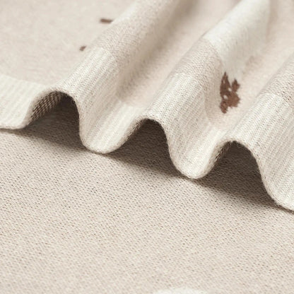 GESTRICKTE DECKE MIT SCHAFSMOTIV